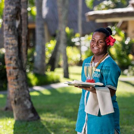 Outrigger Fiji Beach Resort Korotogo Екстериор снимка A hotel staff in Mauritius