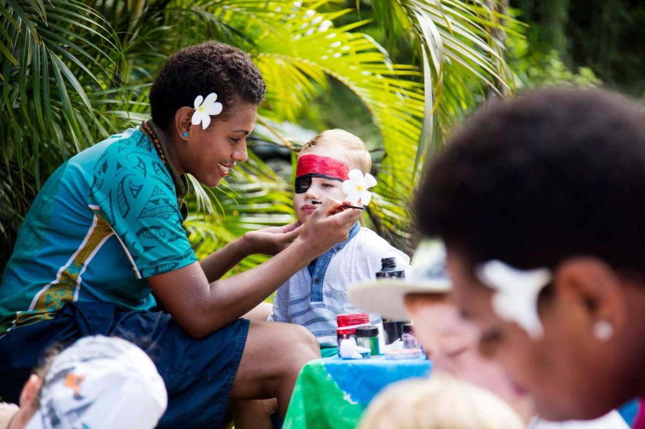 Outrigger Fiji Beach Resort Korotogo Екстериор снимка A young woman from the Cook Islands applying titi muka to a child's face