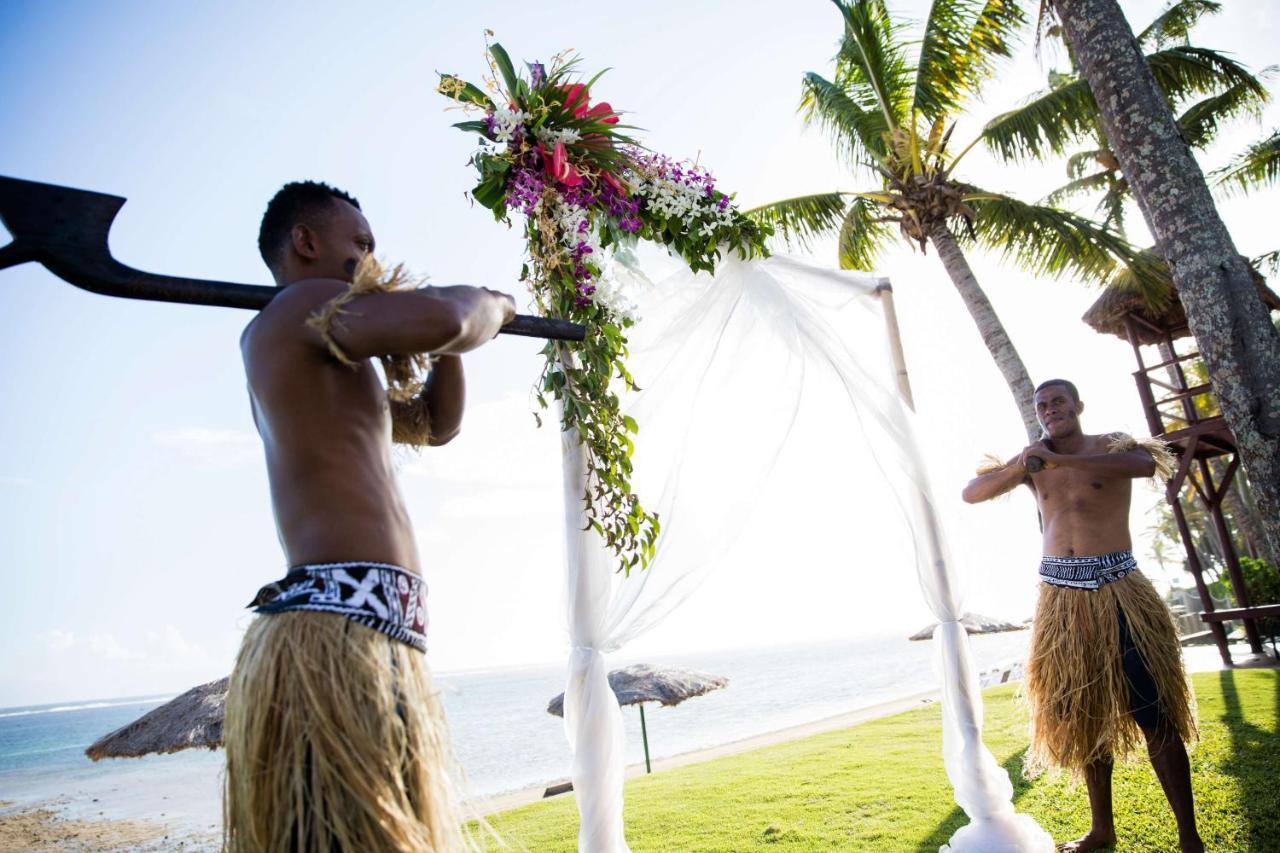 Outrigger Fiji Beach Resort Korotogo Екстериор снимка A Samoan wedding