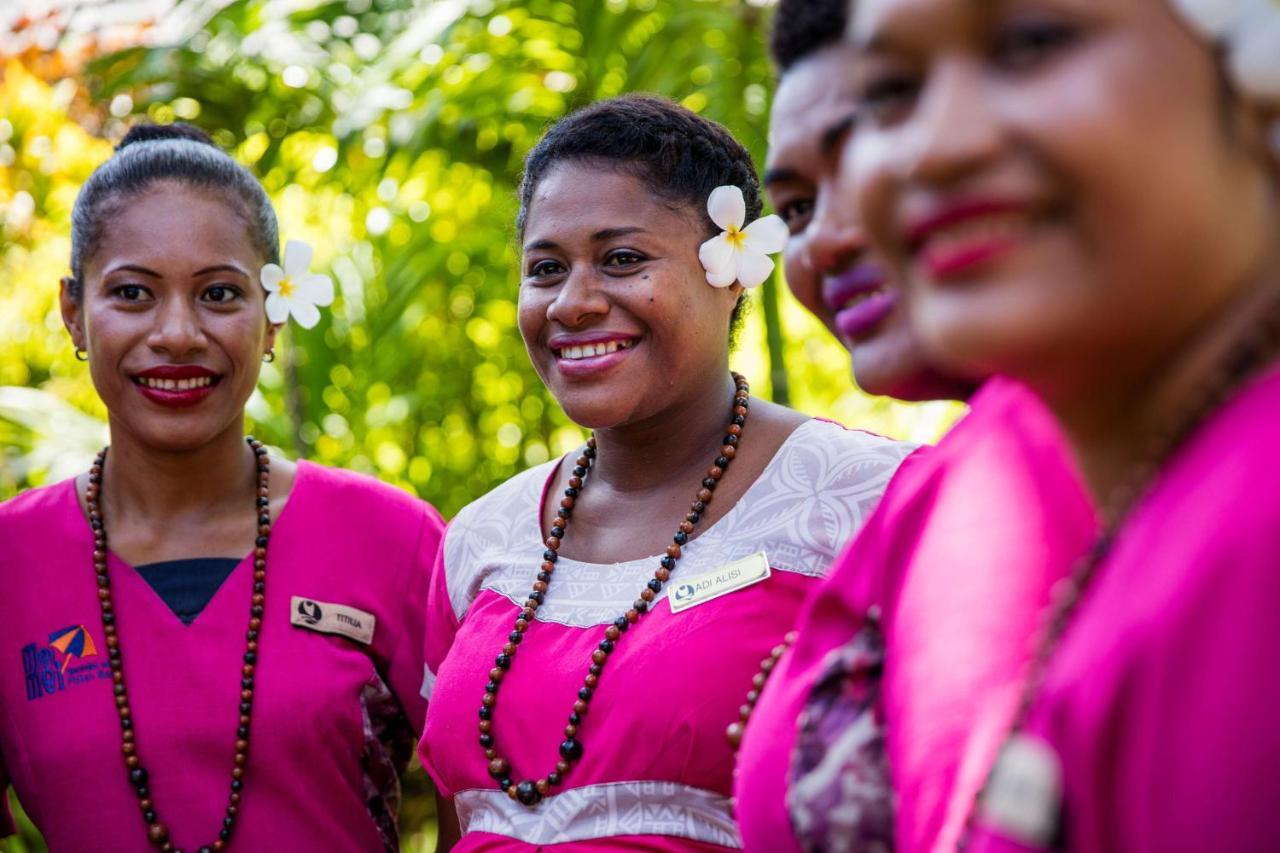 Outrigger Fiji Beach Resort Korotogo Екстериор снимка A group of Dominican women