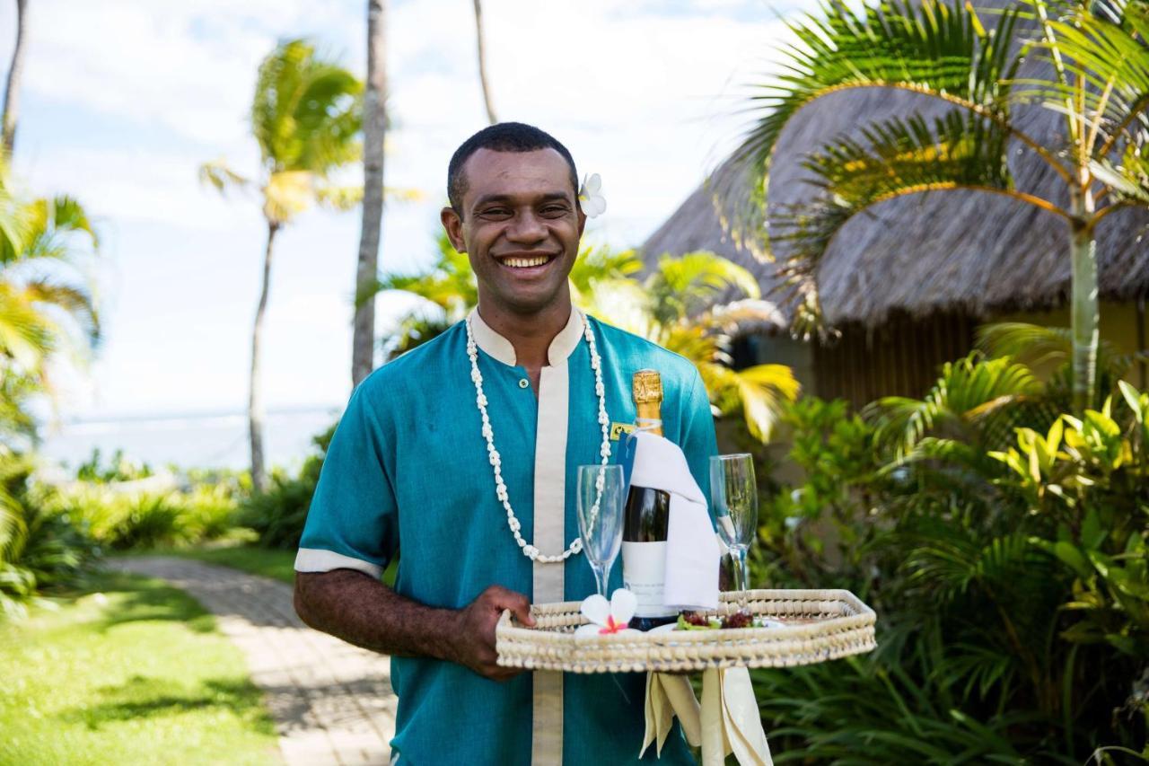Outrigger Fiji Beach Resort Korotogo Екстериор снимка A hotel butler in the Maldives