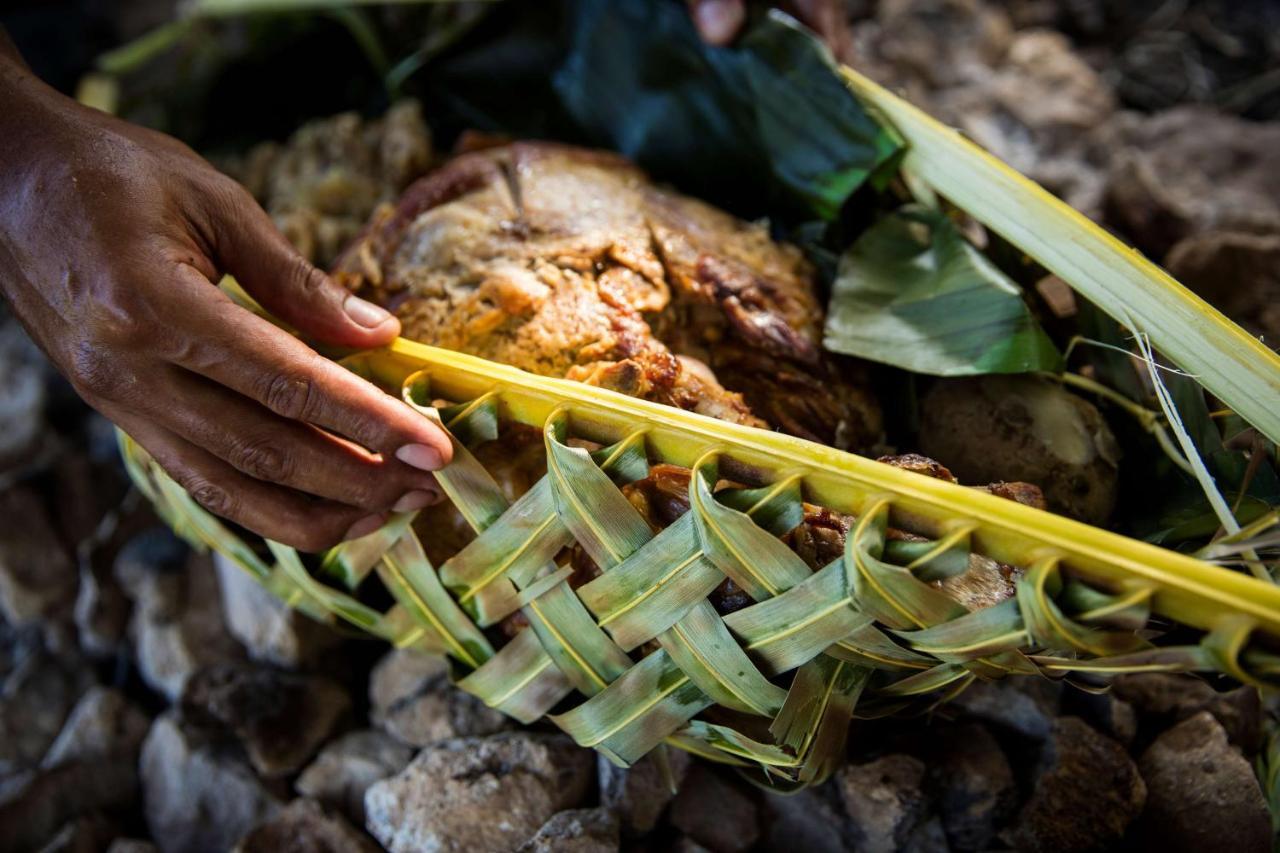 Outrigger Fiji Beach Resort Korotogo Екстериор снимка Kava being prepared in Fiji
