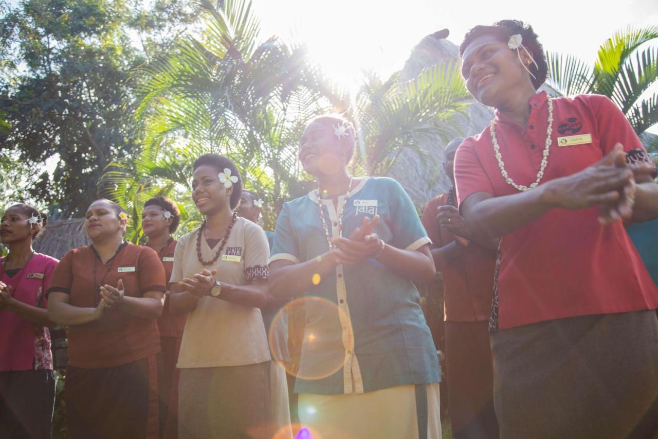 Outrigger Fiji Beach Resort Korotogo Екстериор снимка A group of people dancing in the Solomon Islands
