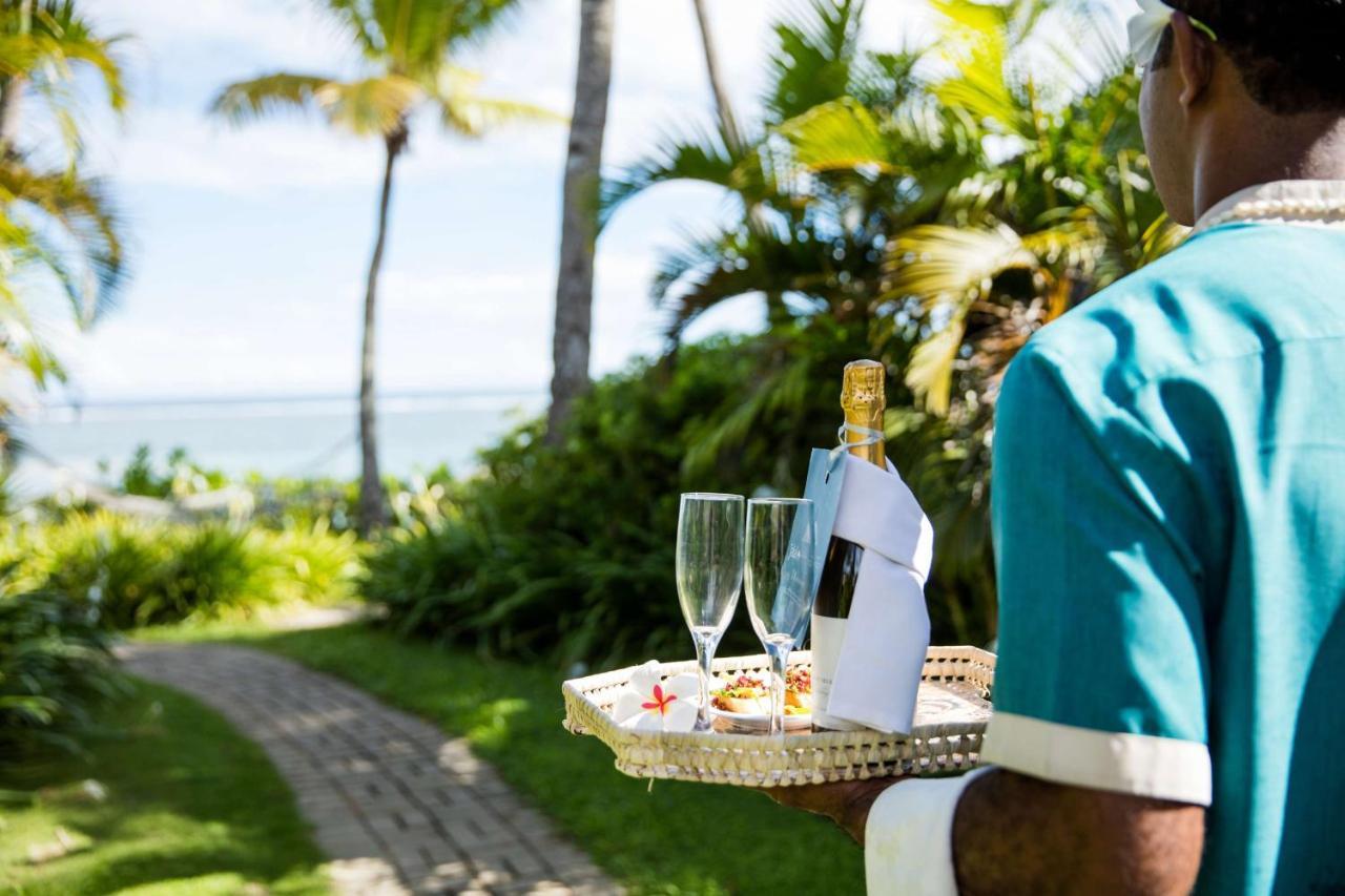 Outrigger Fiji Beach Resort Korotogo Екстериор снимка A butler at the Four Seasons Resort Maldives at Landaa Giraavili