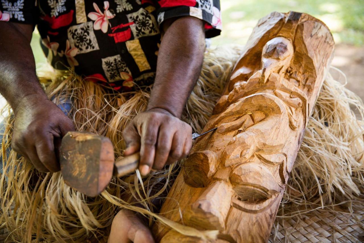 Outrigger Fiji Beach Resort Korotogo Екстериор снимка A man carving a mask in the Solomon Islands