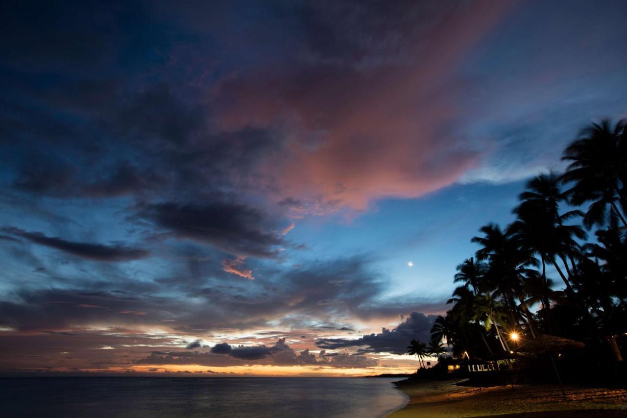 Outrigger Fiji Beach Resort Korotogo Екстериор снимка Sunset at the beach