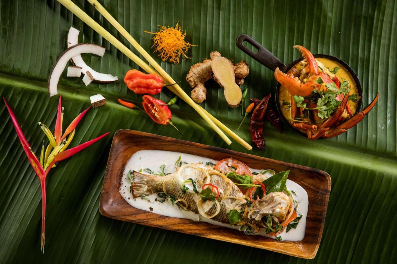 Outrigger Fiji Beach Resort Korotogo Екстериор снимка Thai food