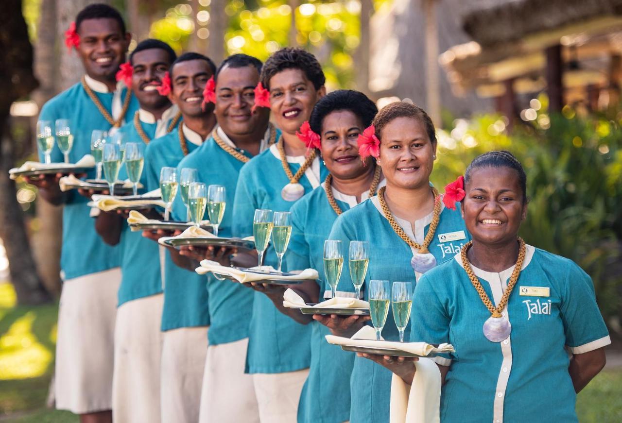 Outrigger Fiji Beach Resort Korotogo Екстериор снимка Staff at the resort