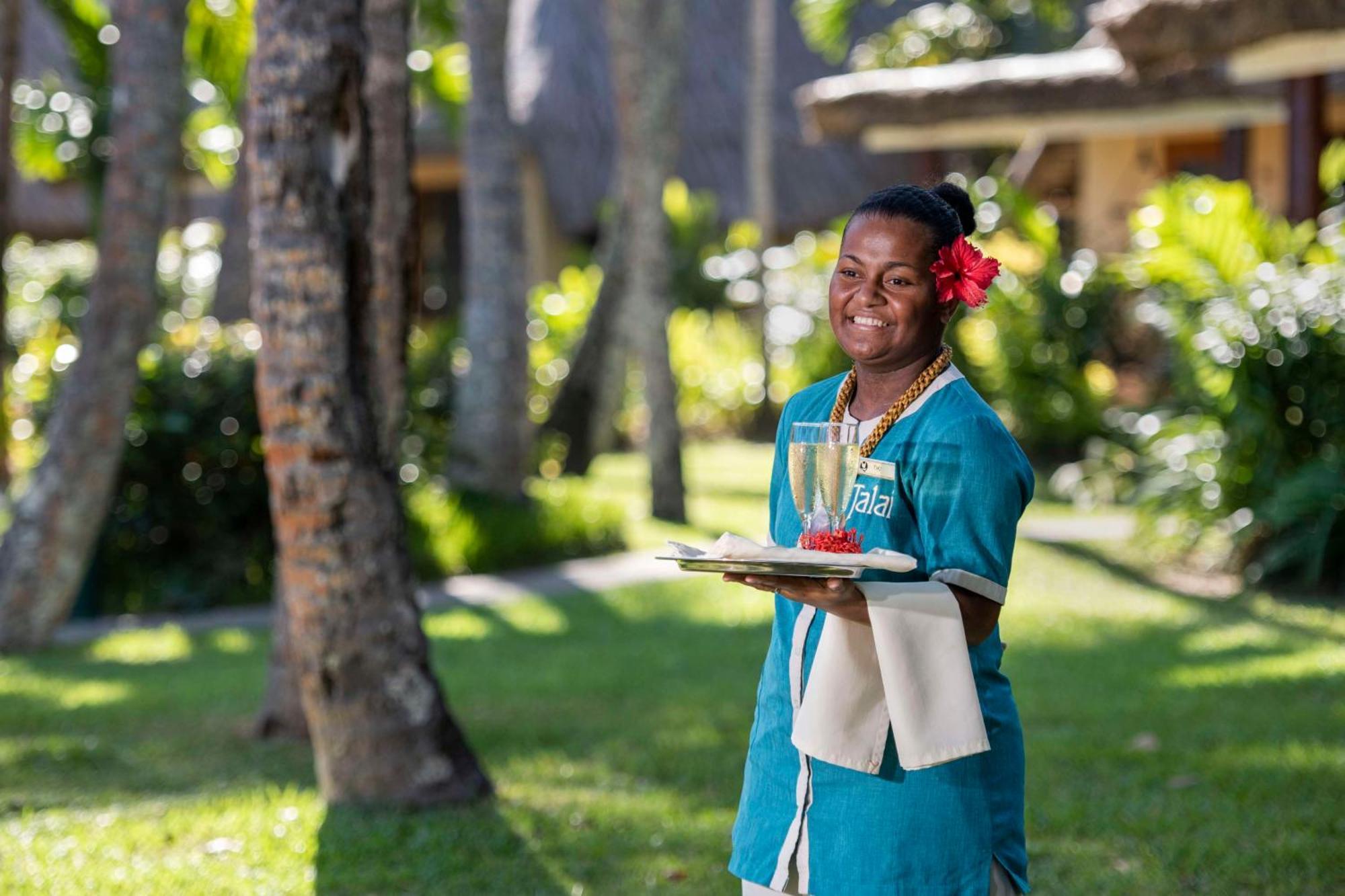 Outrigger Fiji Beach Resort Korotogo Екстериор снимка A hotel staff in Mauritius