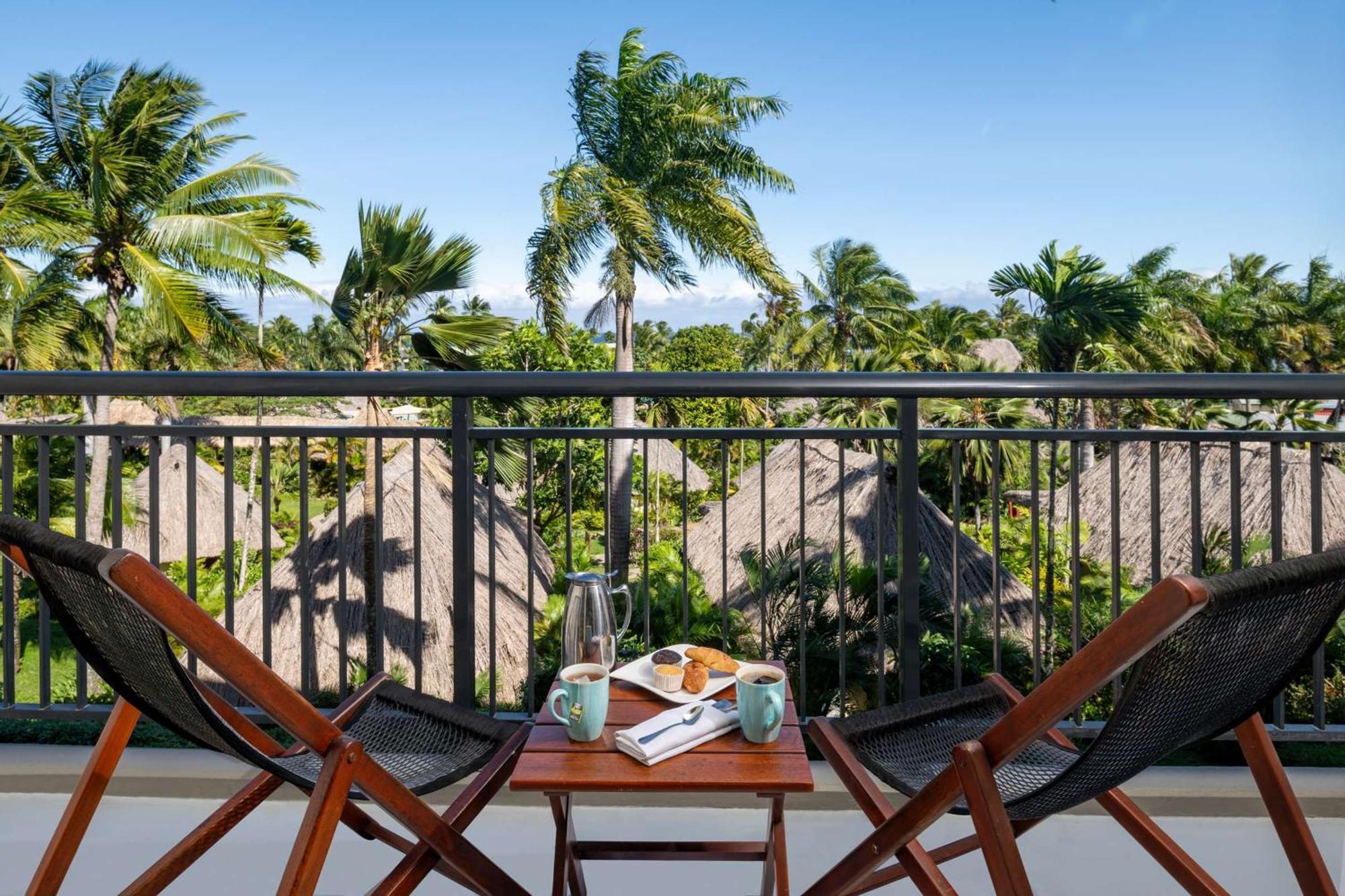 Outrigger Fiji Beach Resort Korotogo Екстериор снимка A balcony at the resort